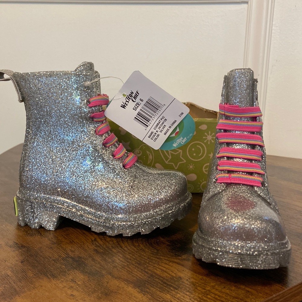 Western Chief silver glitter rainboots. Kids size 6. NWT.